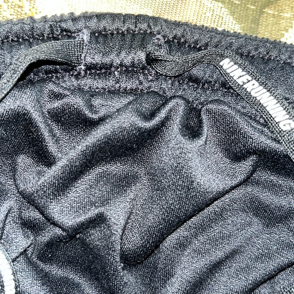 Nike  Running shorts Dri-Fit  black/mesh ventilation  Underwear  pockets  size M - Picture 7 of 14